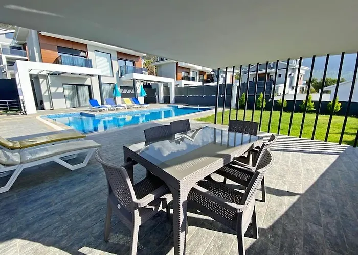 Nokta Park I 4+1 Villa, Oezel Havuzlu